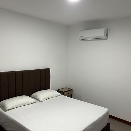 Hotel Gallery By 70 Medellin Bagian luar foto