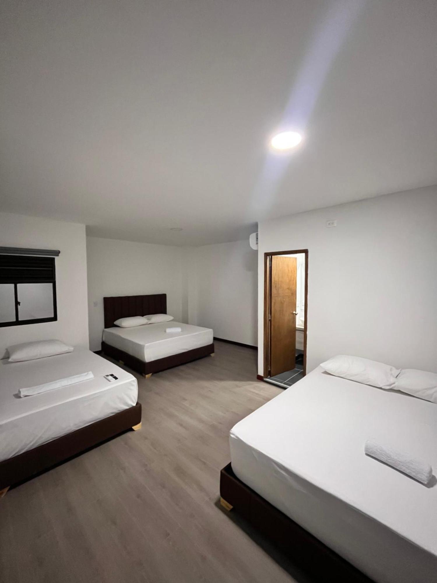 Hotel Gallery By 70 Medellin Bagian luar foto