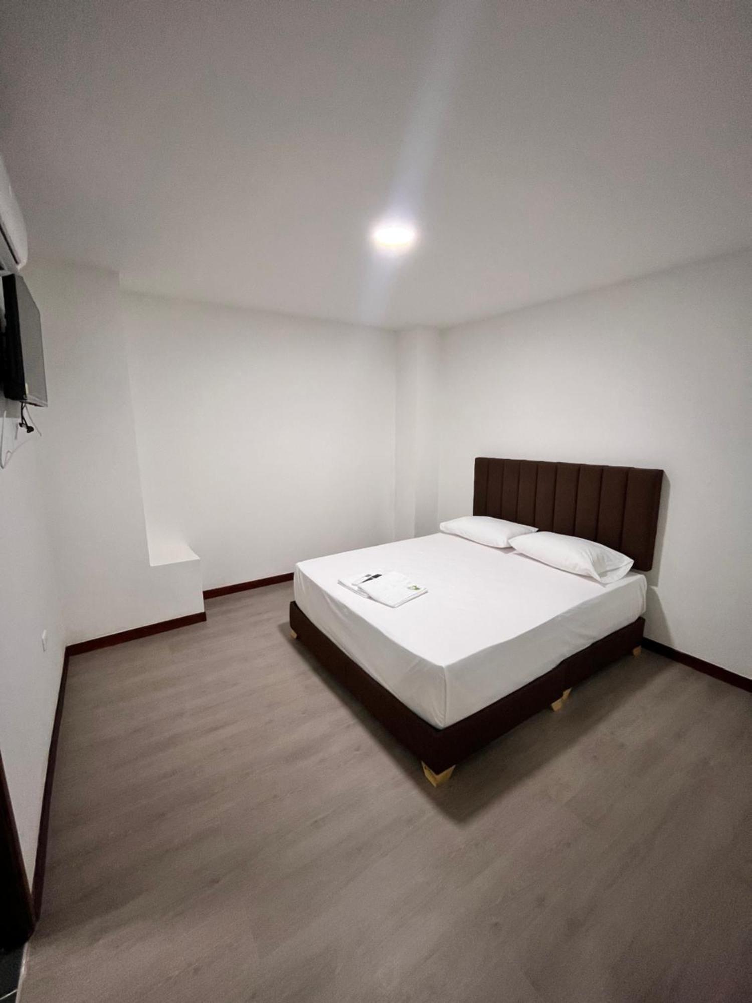Hotel Gallery By 70 Medellin Bagian luar foto