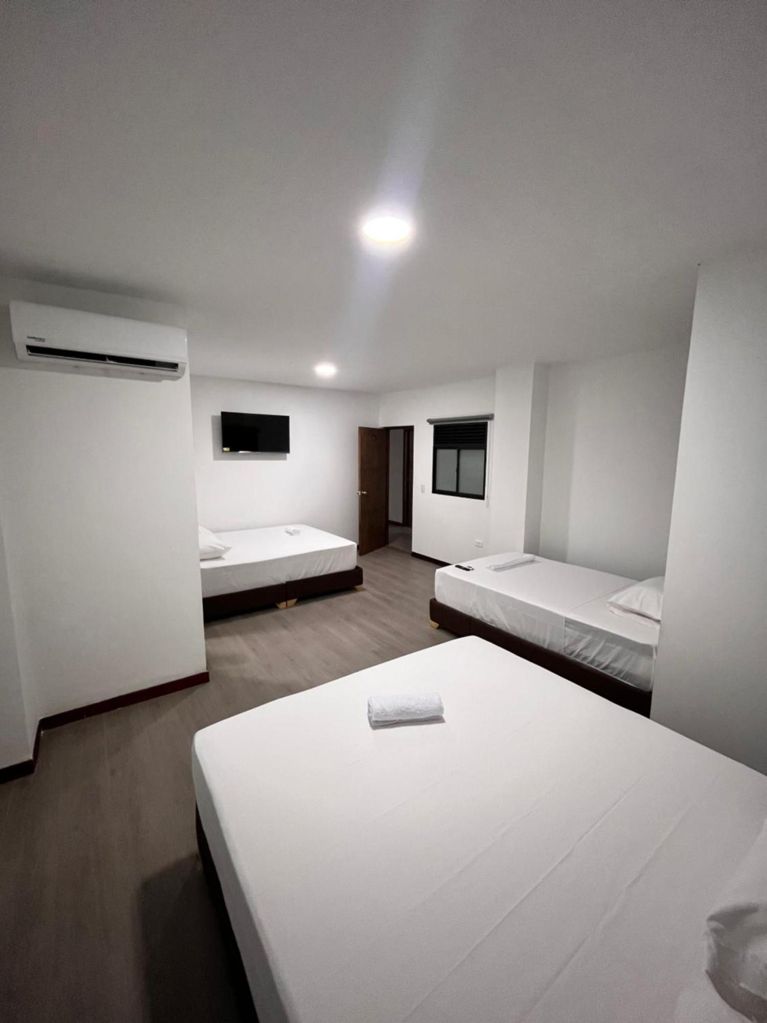 Hotel Gallery By 70 Medellin Bagian luar foto