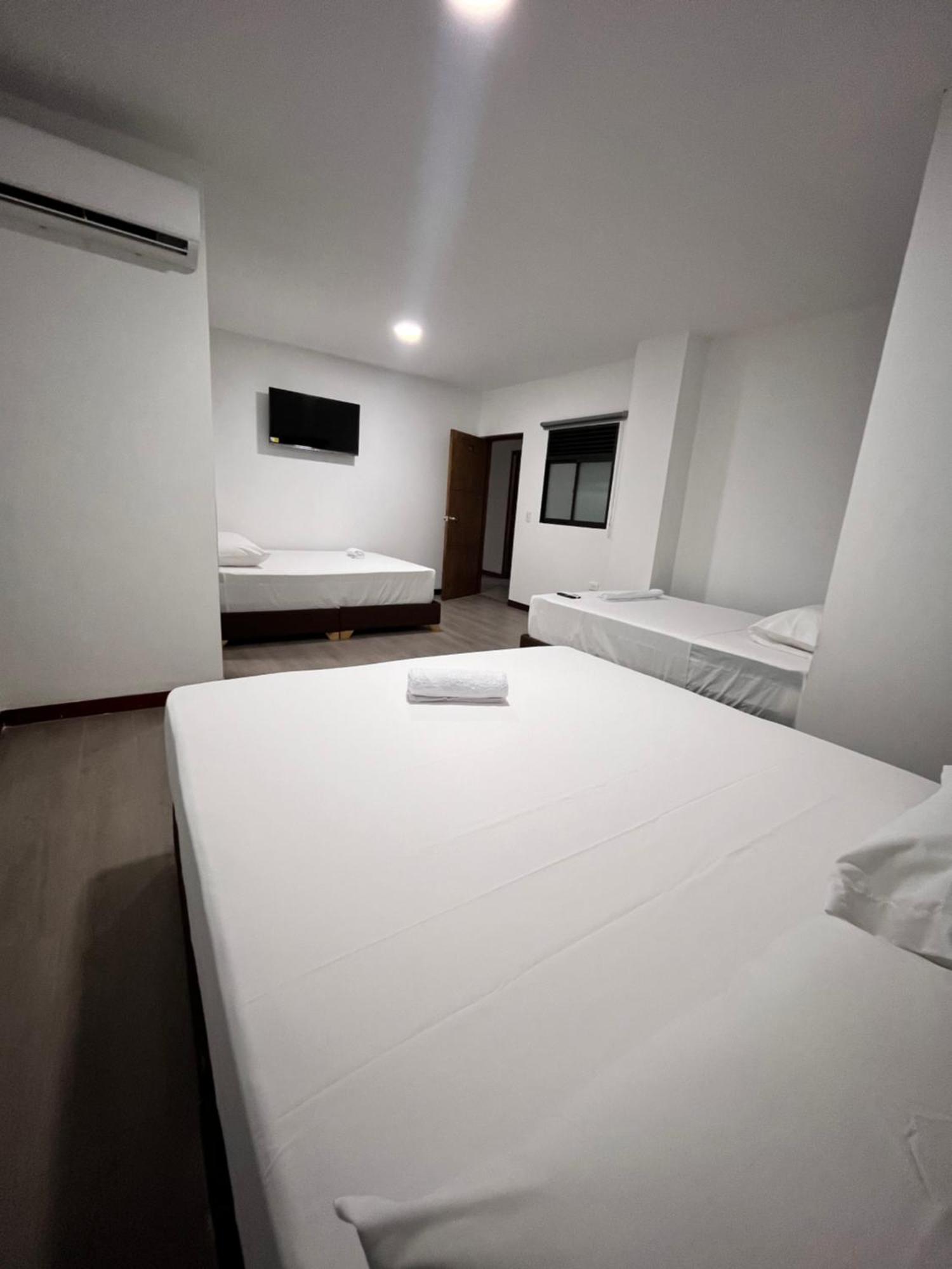 Hotel Gallery By 70 Medellin Bagian luar foto