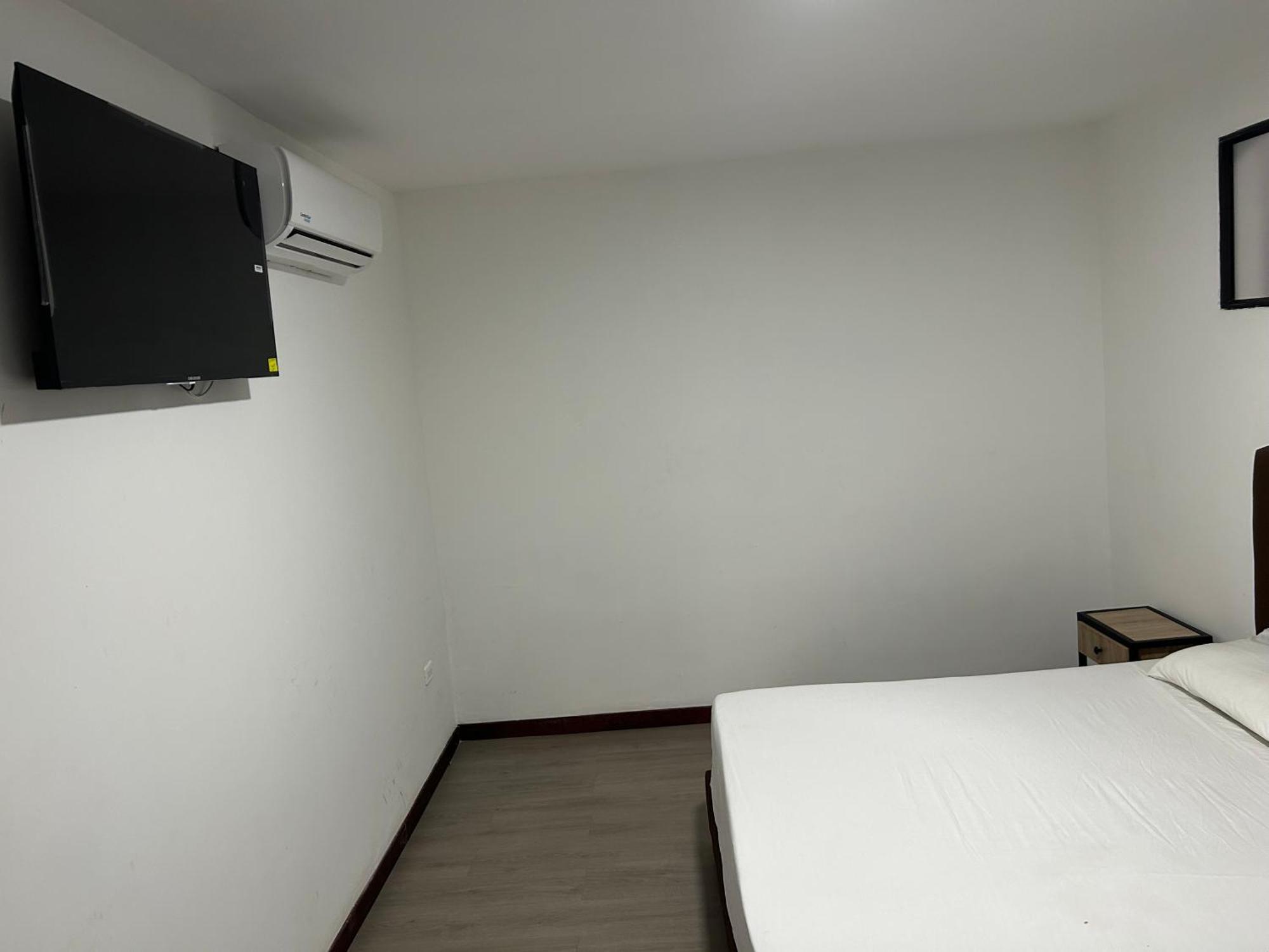 Hotel Gallery By 70 Medellin Bagian luar foto