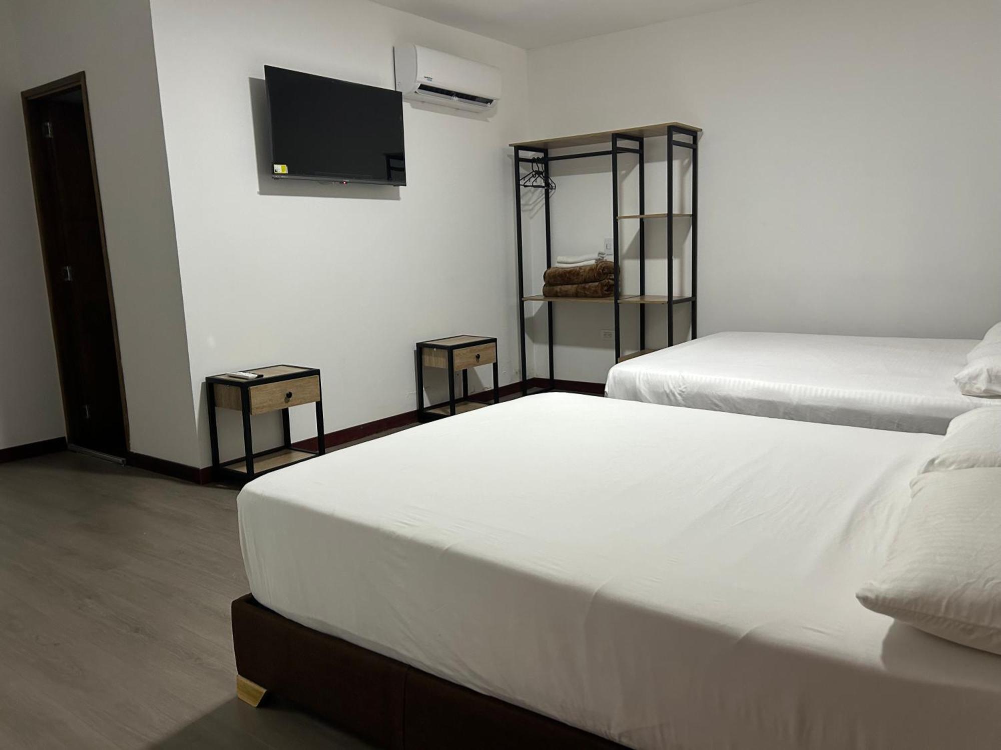 Hotel Gallery By 70 Medellin Bagian luar foto