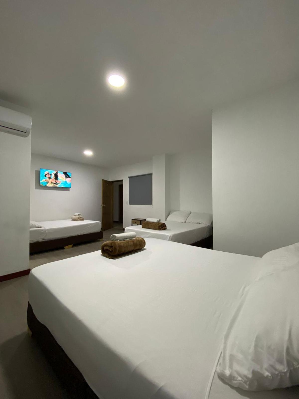 Hotel Gallery By 70 Medellin Bagian luar foto