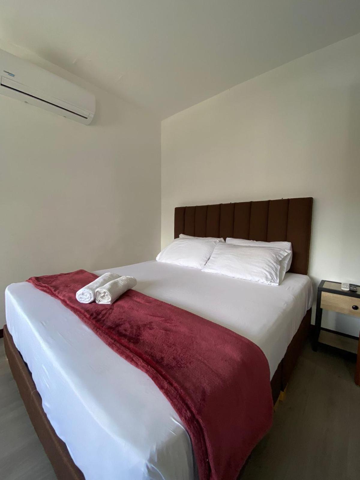 Hotel Gallery By 70 Medellin Bagian luar foto