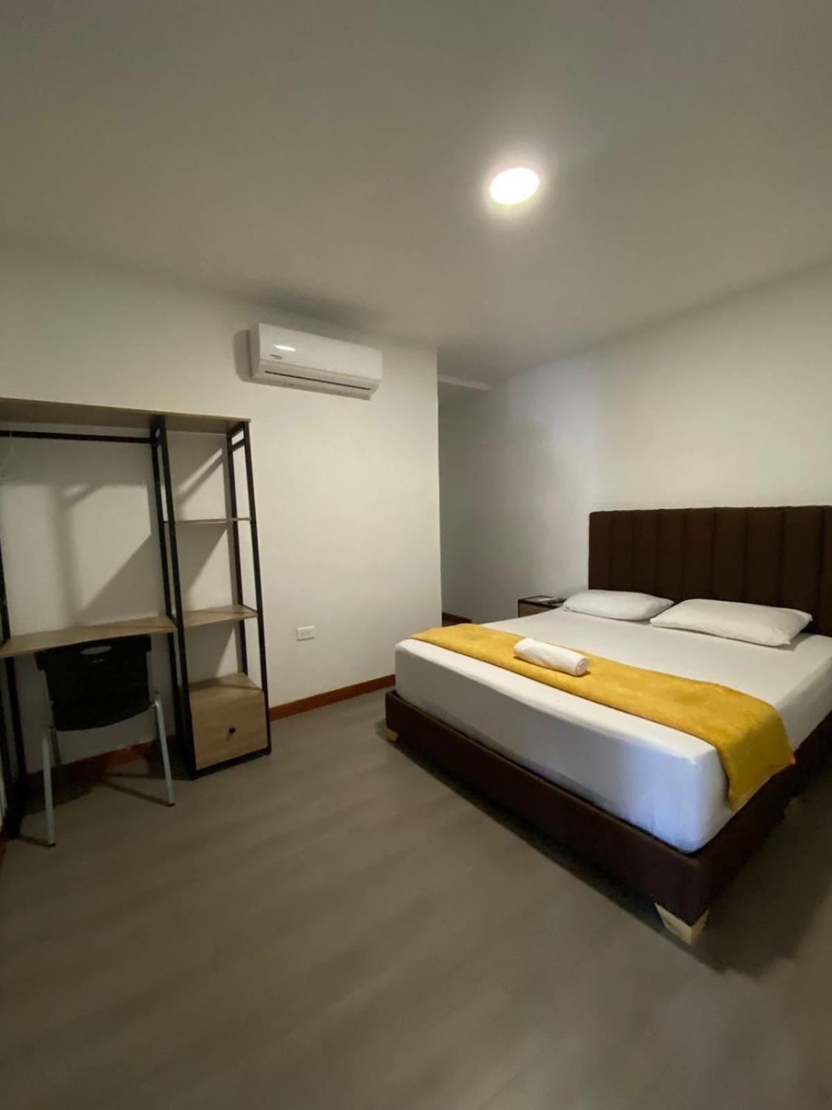 Hotel Gallery By 70 Medellin Bagian luar foto