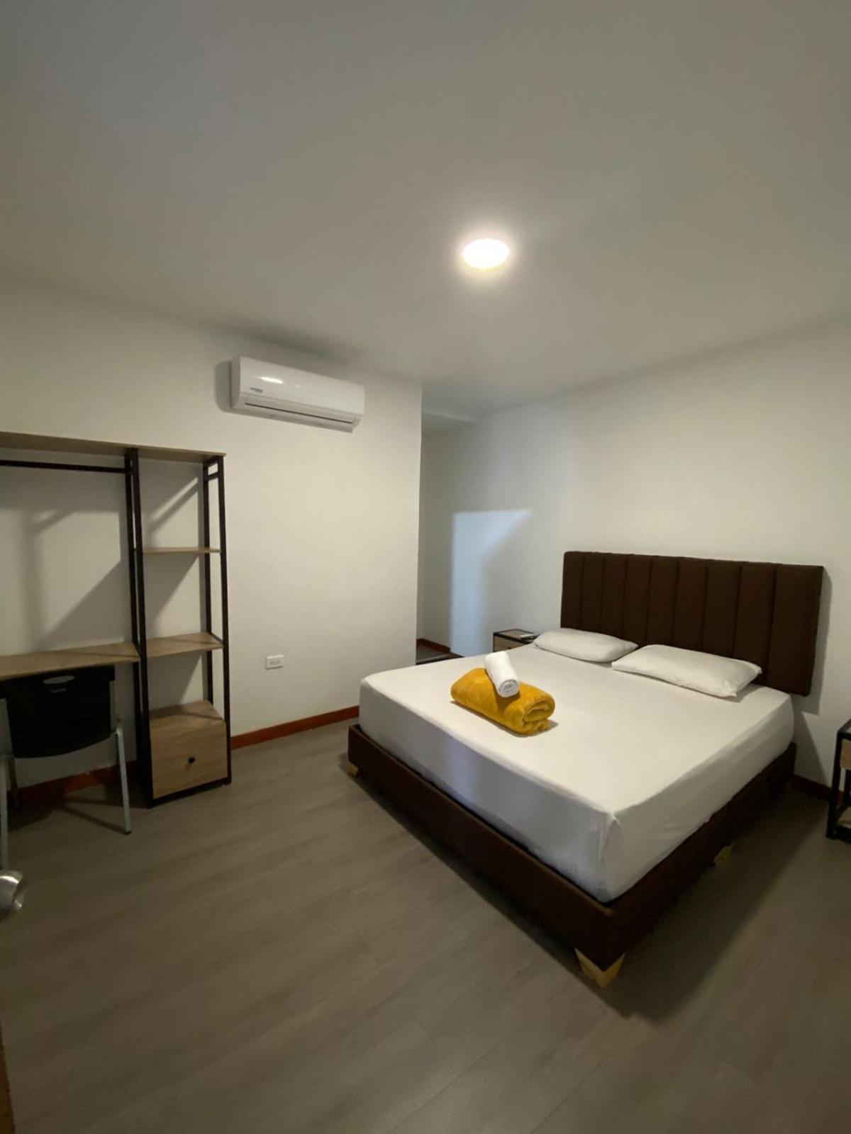 Hotel Gallery By 70 Medellin Bagian luar foto