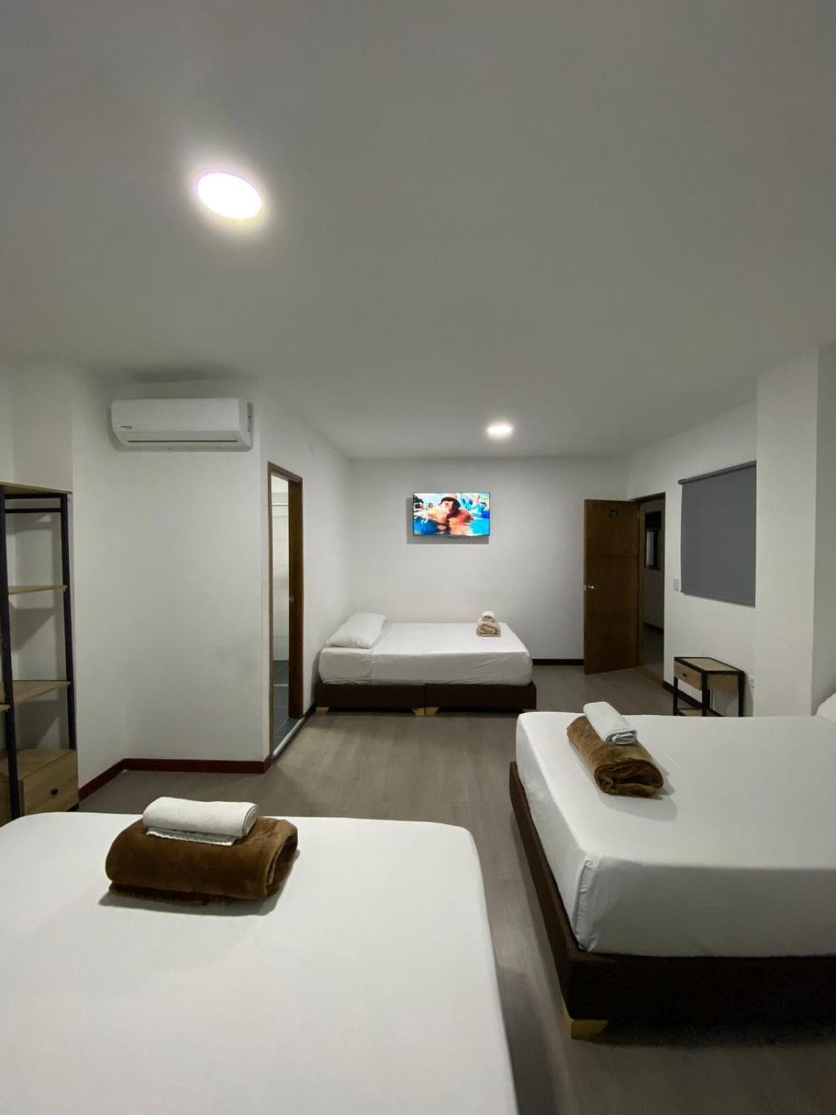 Hotel Gallery By 70 Medellin Bagian luar foto